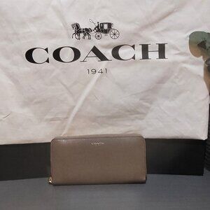 Coach✨ Zipper Accordion Wallet